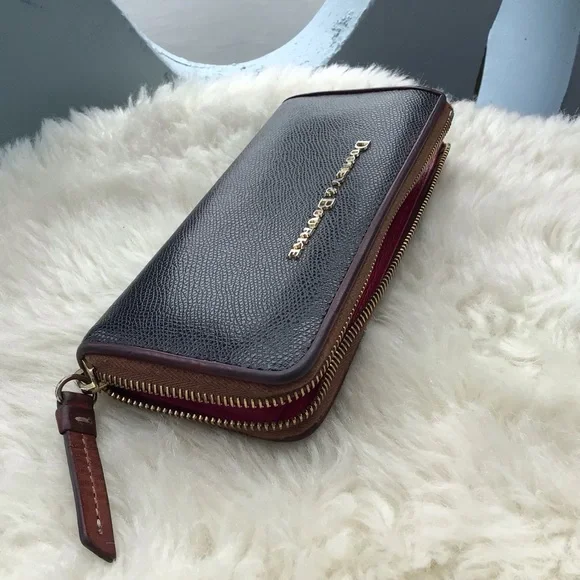 Dooney & Bourke All Weather Leather Long Zip Around Multi-compartment Clutch Bag - Picture 4 of 10